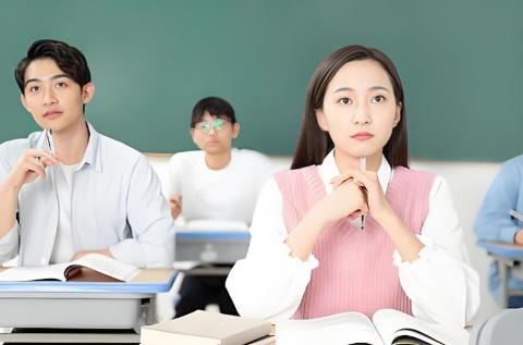 <p>你每天几点来教室上课？</p>