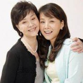 她是我最（）的人。