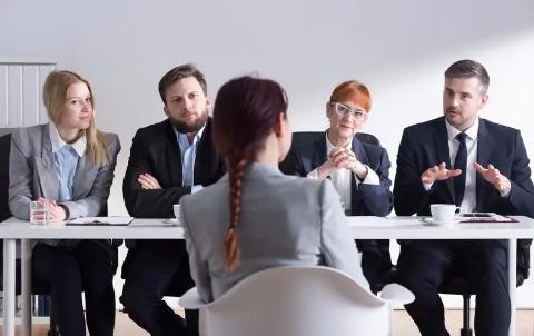 <p>How many applicants in the picture?</p>