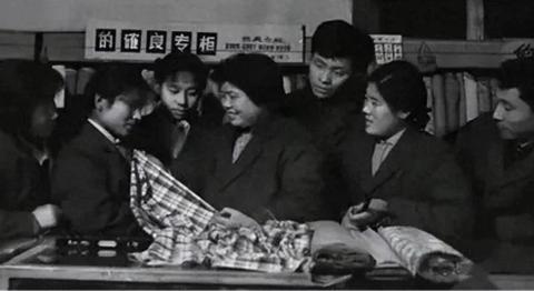 <p>70年代流行的“的确良”面料实际是下列那种面料&#xff1f;</p>