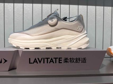 <p>本季D6131RRN02、D6132RRN02两款鞋都叫LAVITATE，以下关于lavitate描述正确的是？ </p>