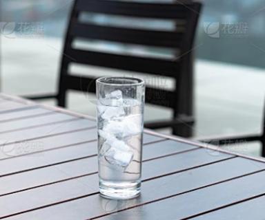 <p>哪个是对的？</p>