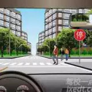 如图所示，通过有这个标志的路口时应该减速让行。