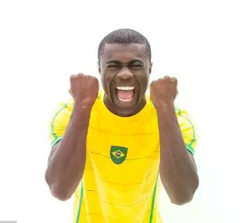 <p>努力地准备了那么久，比赛终于赢了，他心里非常（       ）。</p>