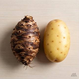 <p>On the picture, one is taro and the other is potato. Is it the same vegetable? </p>