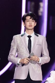 <p>我认识齐思钧</p>