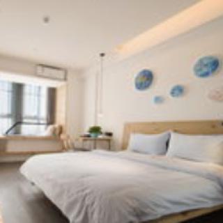 <span>I want to ____ a room facing the sun.</span>