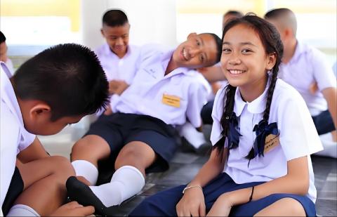 <p>说起泰国学生，你会想到哪些词语来形容他们？</p>