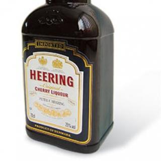 樱桃类利口酒是以樱桃浸泡白兰地过一段时间后再进行蒸馏而成的，彼得·<span>海林是其知名品牌！</span>