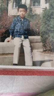 <p>图片中的人是</p>