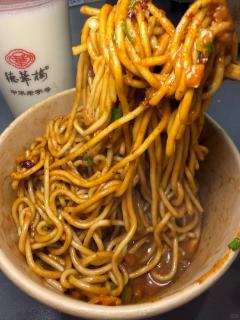 <p>热干面是一种</p>