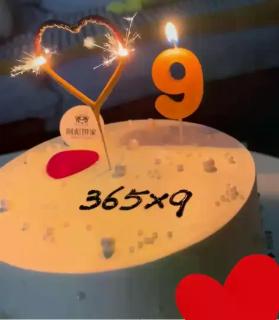 <p> 根据图片补全单词___ versary</p>