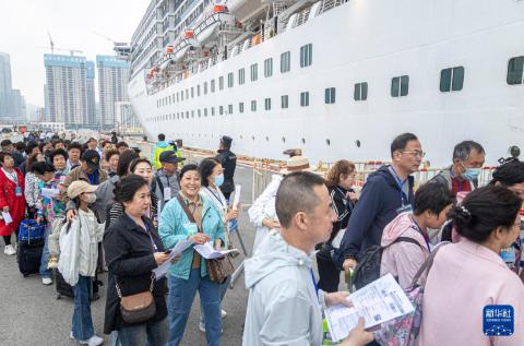 <p>They are ( ) on a cruise bound for Europe.</p>