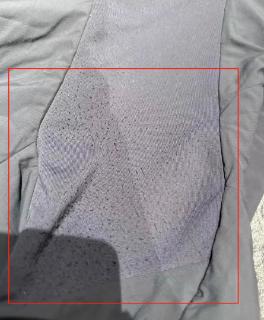 <p>订单购买已1年零1个月，目前客户反馈棉服非常严重起球。以下售后处理方式正确的是</p>