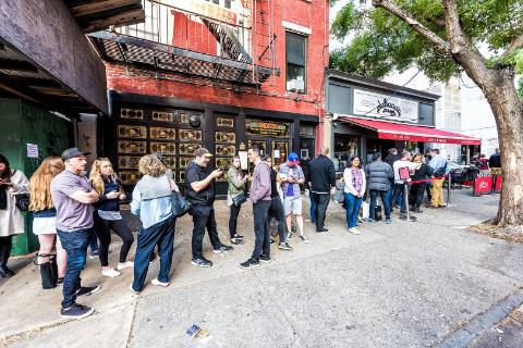 <p>They ____ in lines to have lunch yesterday.</p>