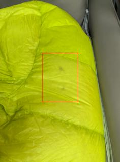 <p>订单购买已11个月，目前客户反馈羽绒服存在异色绒。以下售后处理方式正确的是？</p>