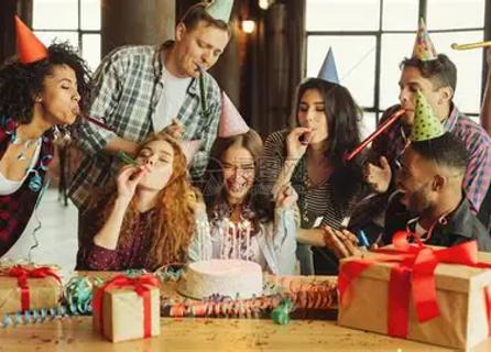 <p>我希望能和朋友们一起过生日。</p>