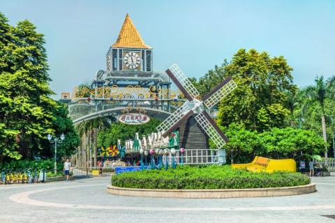 <p>下列哪个酒店距离图中景点最近</p>
