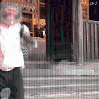 <p>已经登记的企业法人控股3家以上企业法人的，可以在企业名称的组织形式之前使用“集团”或者“（集团）”字样 </p>