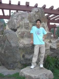 <p>图片中的人是</p>