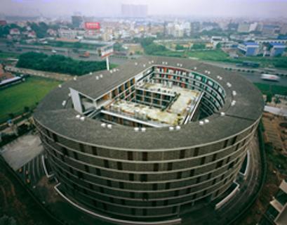 <p>深圳市为了缓解住房短缺问题建造土楼公社&#xff0c;其特征是以环形排布的单元公寓为主&#xff0c;公共区城设置有商店、图书馆、篮球场等设施<span data-tex=""> </span>市建造的土楼公社的主要是为了&#xff1f; </p>