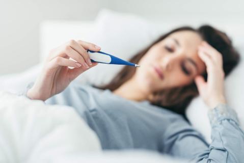 <p>Le patient a une température de 39.8°C. </p>