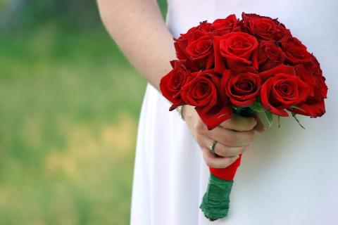<p>You can give roses to your business partner to show respect.</p>